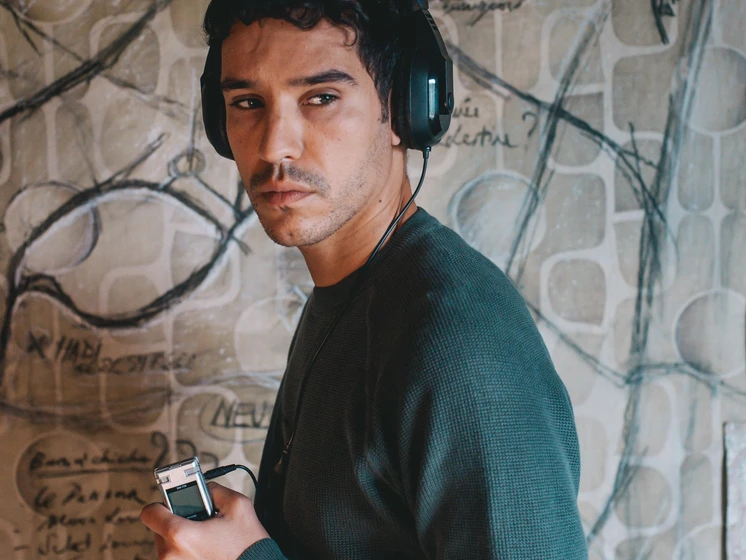 Adam Bessa en la-red-fantasma