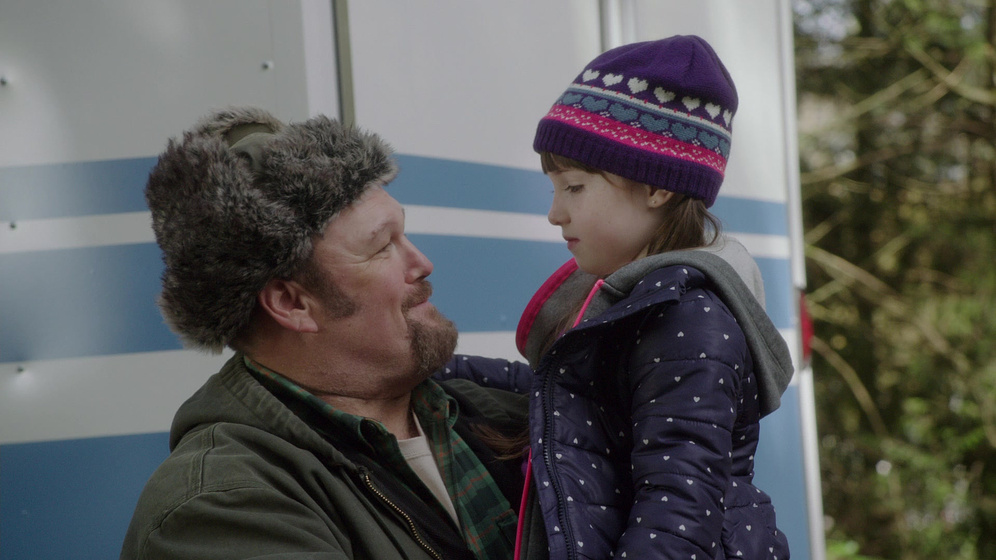 Kennedi Clements en otro-padre-en-apuros