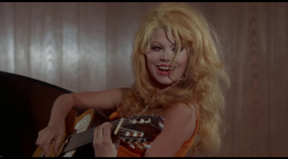 Charo Baeza en Tiger by the Tail