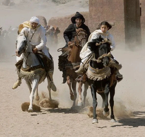 Biana Tamimi, Gérard Rudolf y Ali Al Ameri en shetan-el-caballo-del-desierto