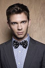 picture of actor Devon Graye