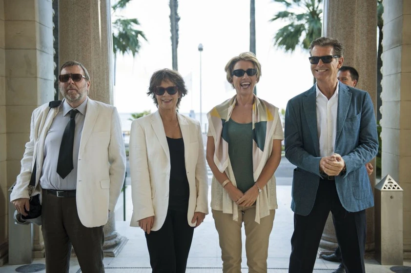 Pierce Brosnan, Emma Thompson, Celia Imrie y Timothy Spall en un-golpe-brillante