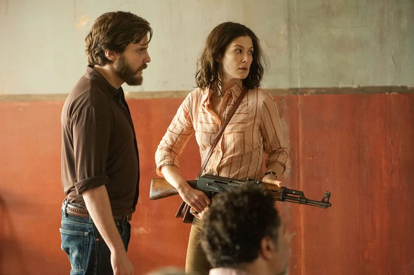 Rosamund Pike y Daniel Brühl en 7-dias-en-entebbe