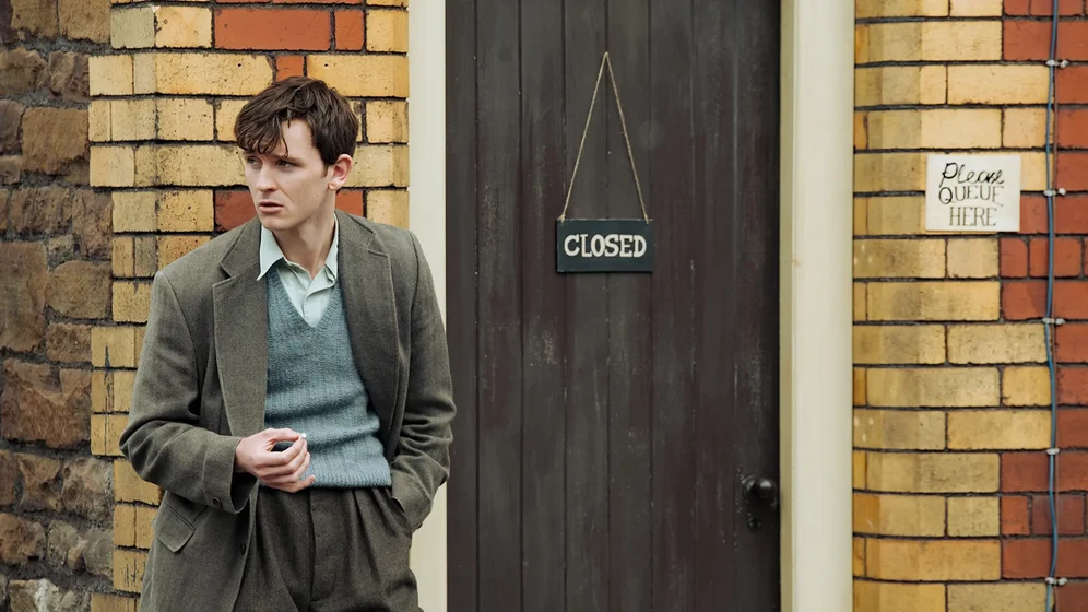Harry Lawtey en mr-burton
