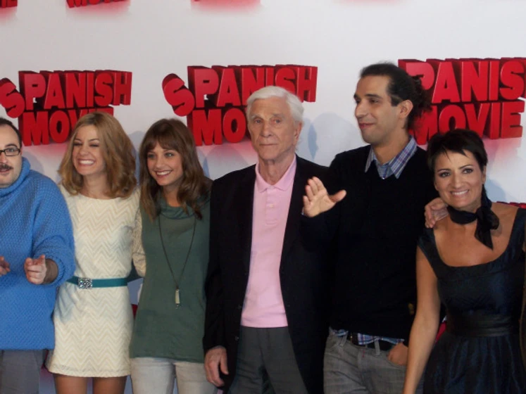 Leslie Nielsen, Alexandra Jiménez, Michelle Jenner, Javier Ruiz Caldera, Carlos Areces y Silvia Abril en Spanish Movie (Photocall 3-12-09)