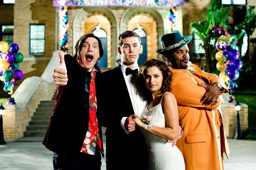 Craig Robinson, Zach Cregger, Trevor Moore y Raquel Alessi en Miss Marzo