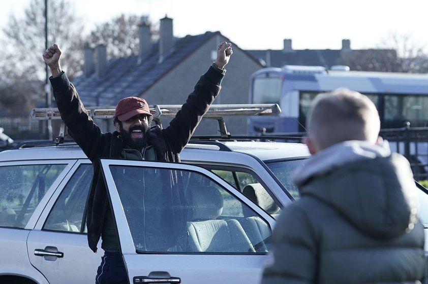 Adeel Akhtar en Ali & Ava