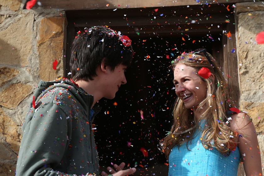 Britt Robertson y Asa Butterfield en Un Espacio entre Nosotros
