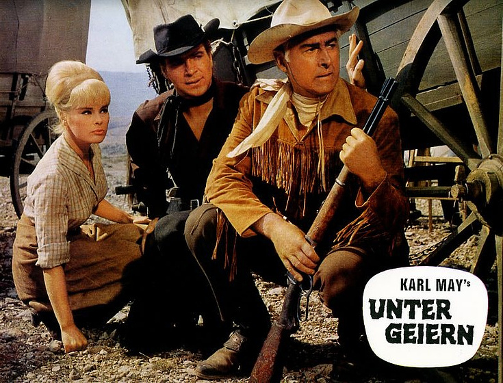 Götz George, Stewart Granger y Elke Sommer en Los Buitres