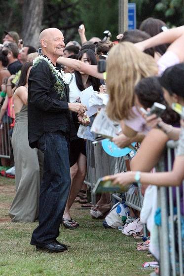 Terry O'Quinn en Perdidos (Premiere temporada 6 (Honolulú, 2010))