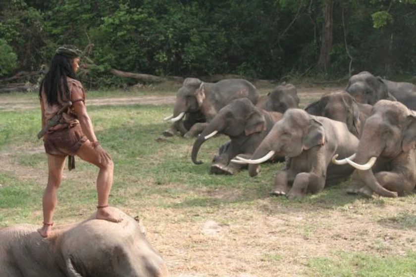 Tony Jaa en ong-bak-2-la-leyenda-del-rey-elefante