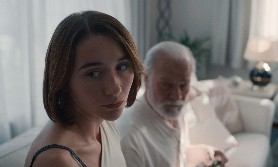 Lluís Homar y Zoe Stein en Forastera