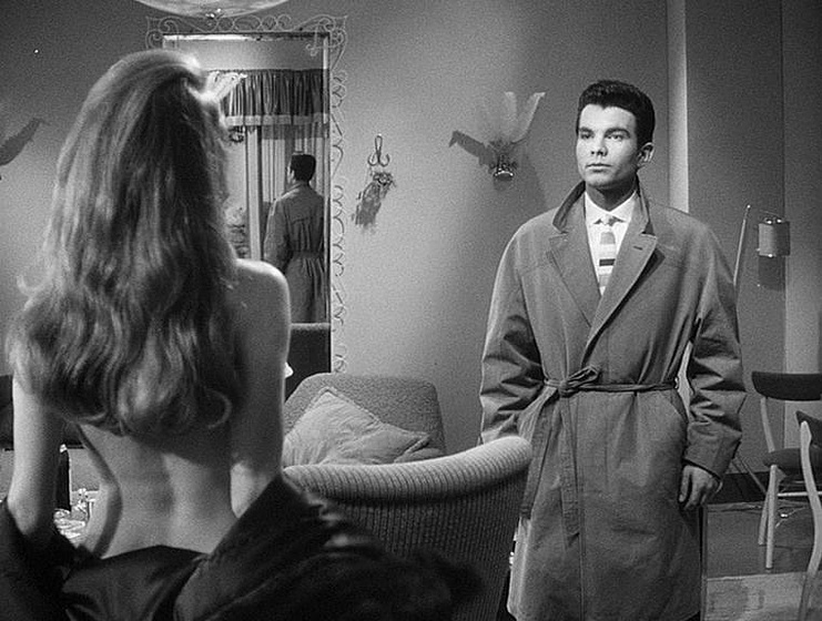 Claus Wilcke en She Walks by Night