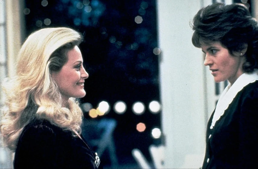 Ally Sheedy y Beverly D'Angelo en su-excelencia-la-criada