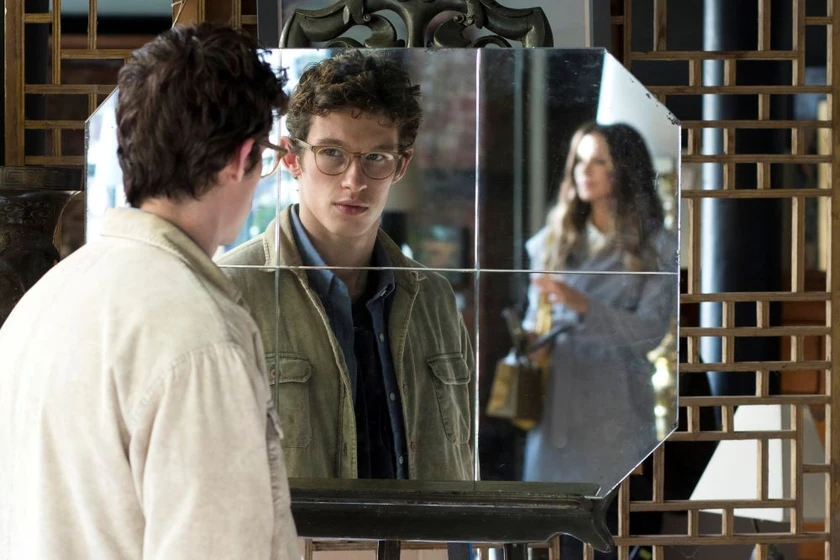 Kate Beckinsale y Callum Turner en cancion-de-nueva-york