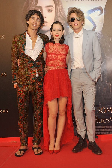 Jamie Campbell Bower, Lily Collins y Robert Sheehan en Cazadores de sombras: Ciudad de hueso (Premiere en Madrid. Agosto 2013)