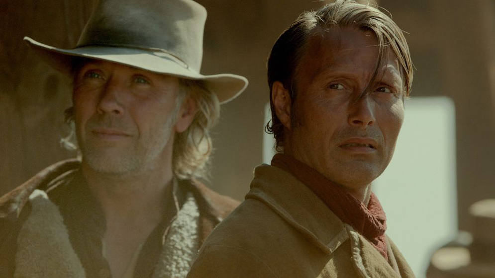 Mads Mikkelsen y Mikael Persbrandt en The Salvation