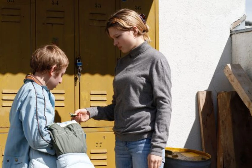 Léa Seydoux y Kacey Mottet Klein en sister