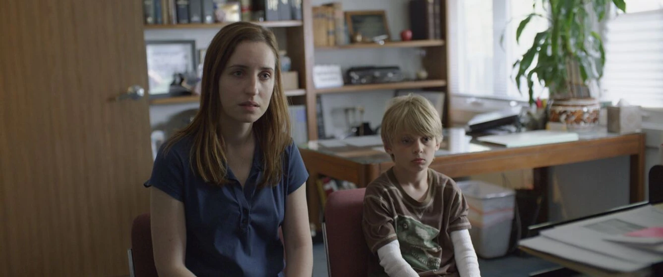 Zoe Lister-Jones en consumed