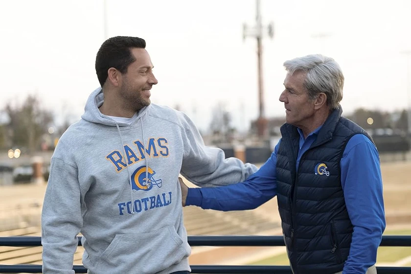 Dennis Quaid y Zachary Levi en american-underdog