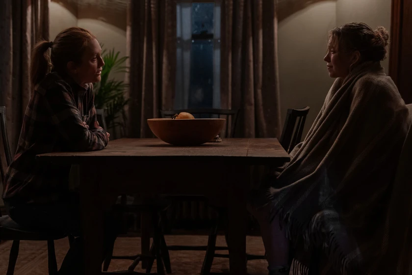 Julianne Moore y Sydney Sweeney en echo-valley