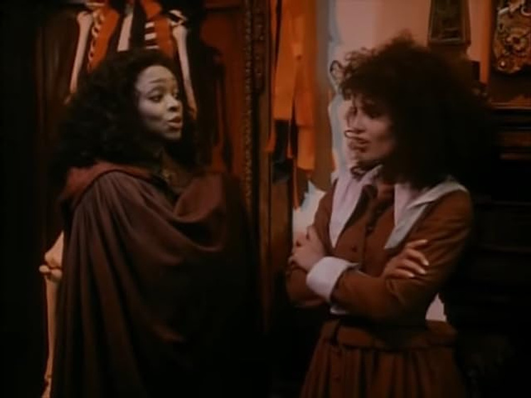 Jonelle Allen y Shari Belafonte en La Noche del Baile de Medianoche