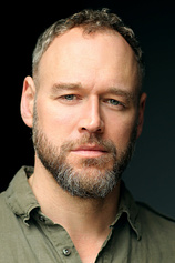 picture of actor Elliot Cowan