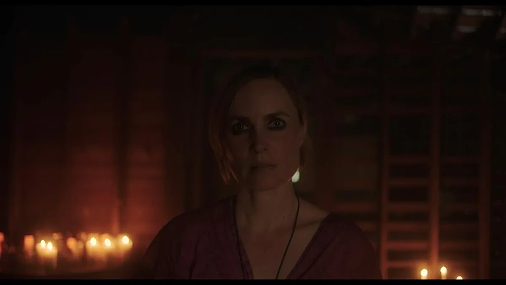 Radha Mitchell en devil-s-workshop