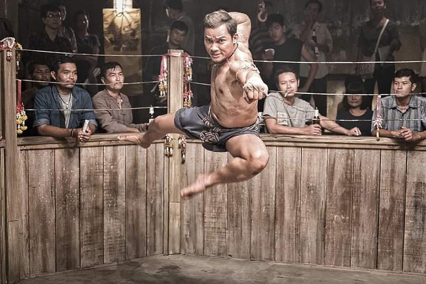 Tony Jaa en triple-amenaza