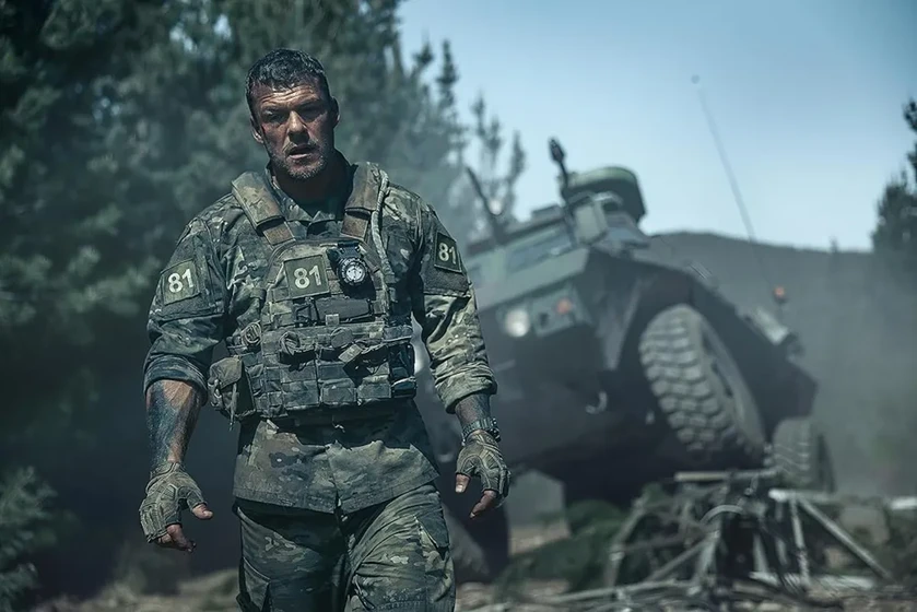 Alan Ritchson en maquina-de-guerra-2026