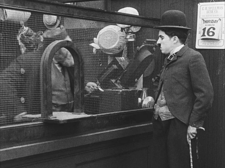 Charles Chaplin y Henry Bergman en charlot-prestamista