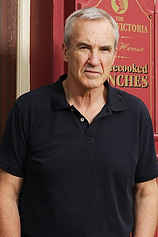 picture of actor Larry Lamb