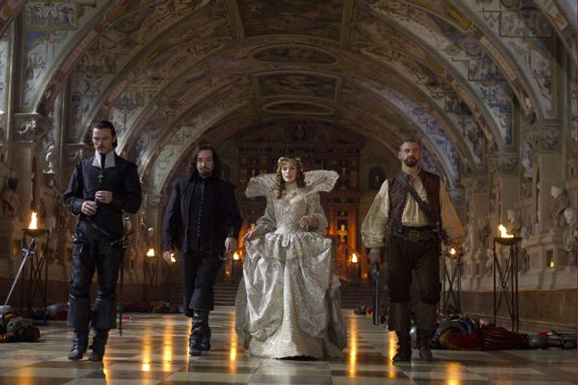 Milla Jovovich, Ray Stevenson, Matthew Macfadyen y Luke Evans en Los Tres Mosqueteros