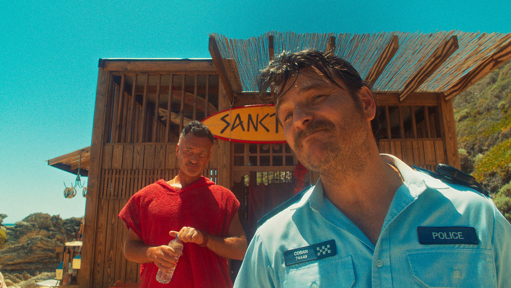 Julian McMahon y Justin Rosniak en The Surfer