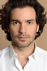picture of actor Santiago Cabrera
