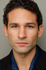 picture of actor Maxwell Almono