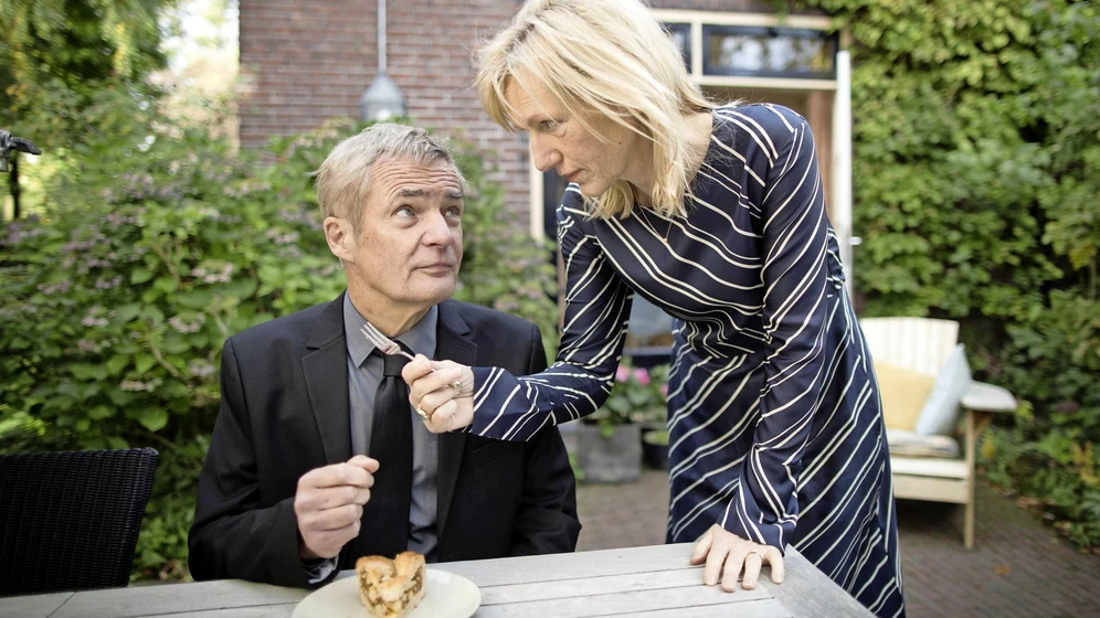 Johanna ter Steege y Herman Finkers en demasiado-amor-2020