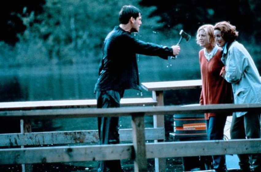 Tori Spelling, Lisa Banes y Ivan Sergei en Durmiendo con un asesino