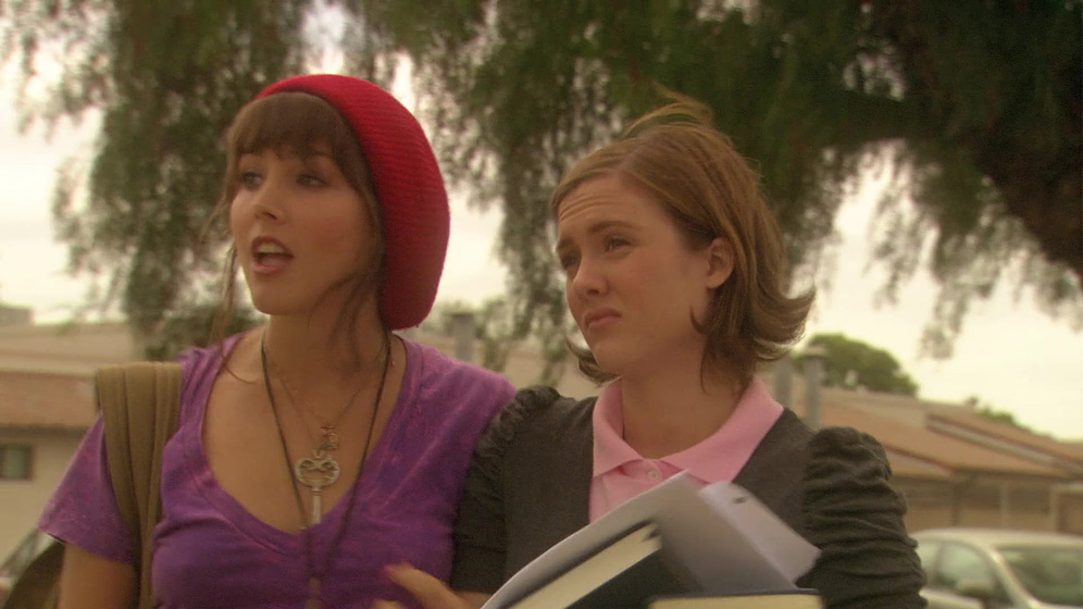 Olivia May y Lauren Walsh en Virgen a los 18