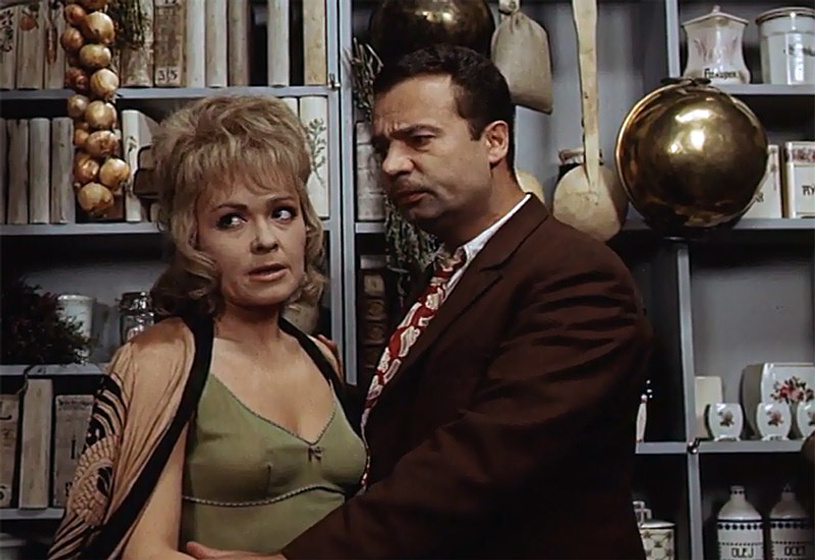Vladimír Mensík y Jiřina Bohdalová en Killing the Devil