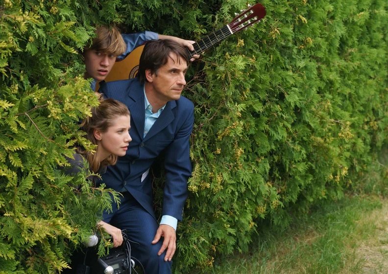 Oliver Mommsen, Rieke Seja y Alessandro Schuster en papa-en-las-nubes