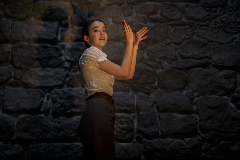 Ariella Glaser en alas-blancas