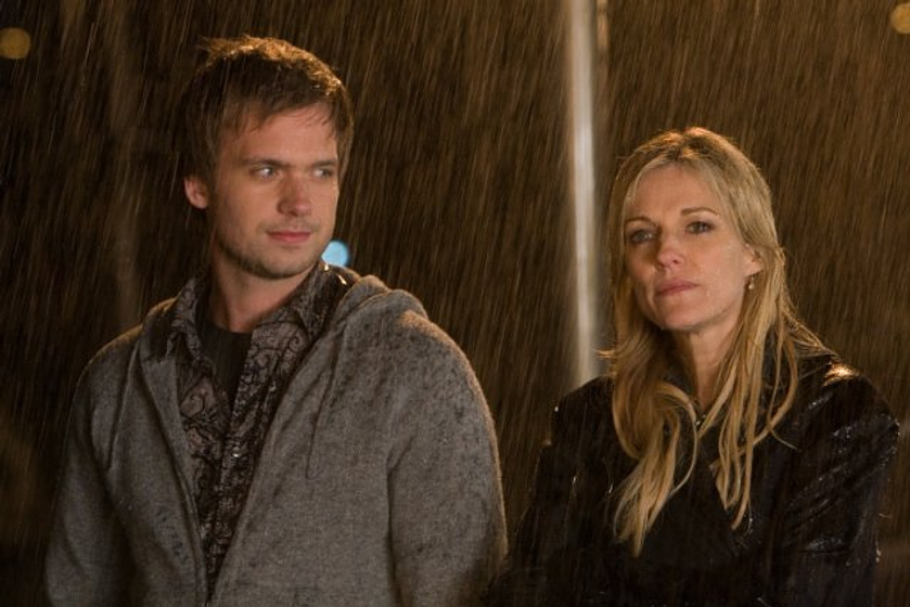 Patrick J. Adams y Tricia O'Kelley en La chica del tiempo