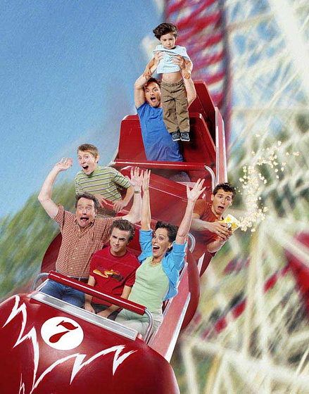 Erik Per Sullivan, Jane Kaczmarek, Frankie Muniz, Christopher Masterson, Bryan Cranston y Justin Berfield en Malcolm