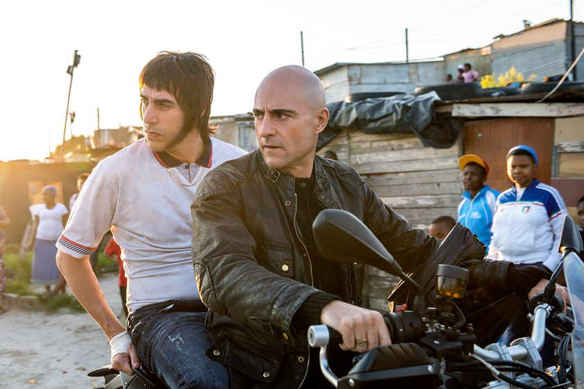 Sacha Baron Cohen y Mark Strong en Agente contrainteligente