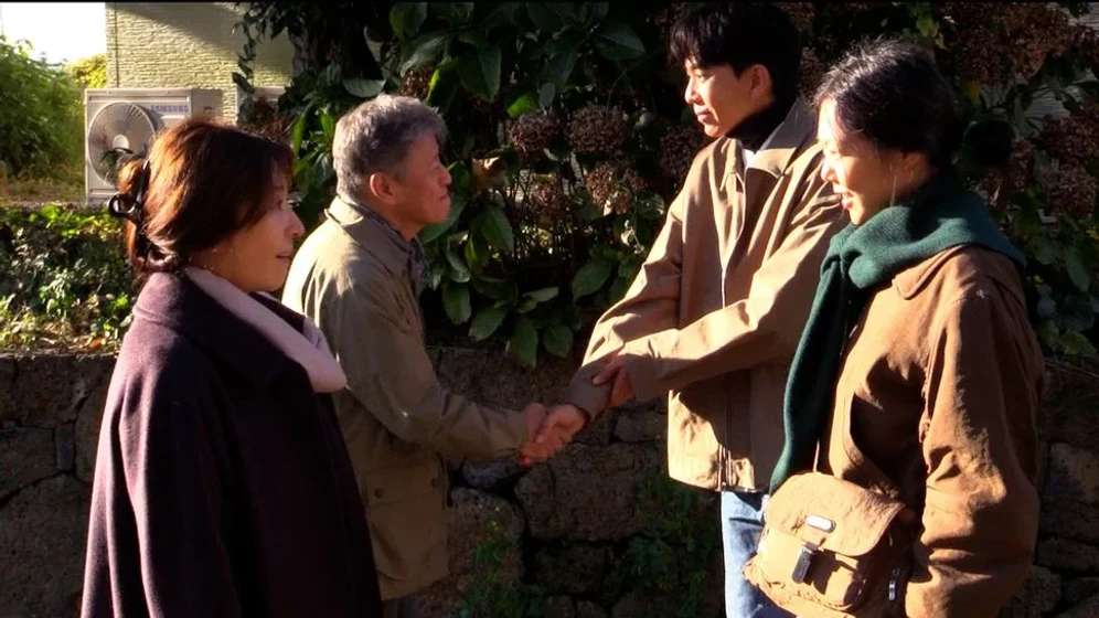 Min-hie Kim y Suk-ho Shin en nowhere-to-lay-my-eyes