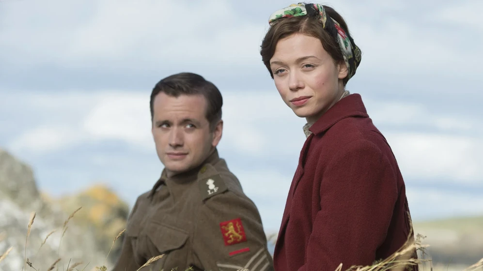 Sean Biggerstaff y Naomi Battrick en whisky-galore-2016