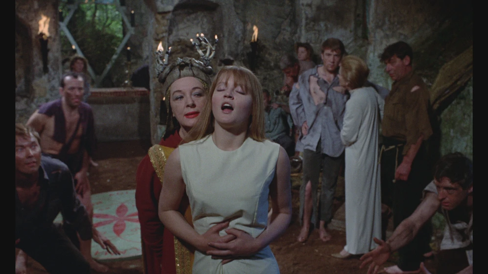 Kay Walsh y Ingrid Boulting en las-brujas-1966