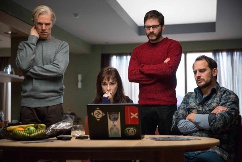Moritz Bleibtreu, Daniel Brühl, Carice van Houten y Benedict Cumberbatch en El Quinto Poder