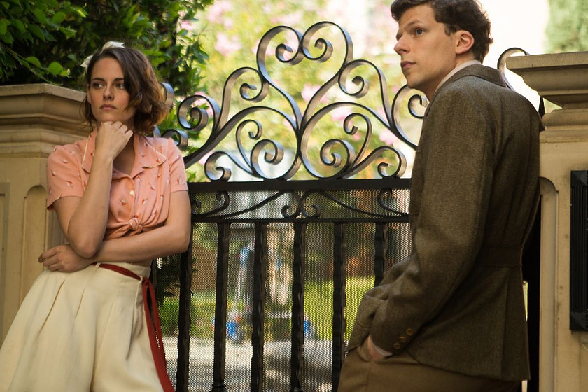 Kristen Stewart y Jesse Eisenberg en Café Society
